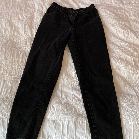 Vintage Black High-Waisted Jeans - Picture 2 of 3